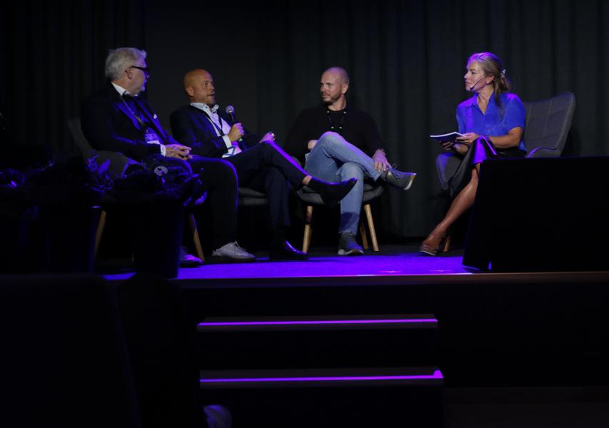 Icas it-direktör Peter Muld, Magnus Rosén, vd Strongpoint, och Kent Vikberg som är handlare på Ica Nära Matboa, samtalade under titeln ”Ökad säkerhet med ny teknik”. Icas it-direktör Peter Muld, Magnus Rosén, vd Strongpoint, och Kent Vikberg som är handlare på Ica Nära Matboa, samtalade under titeln ”Ökad säkerhet med ny teknik”.