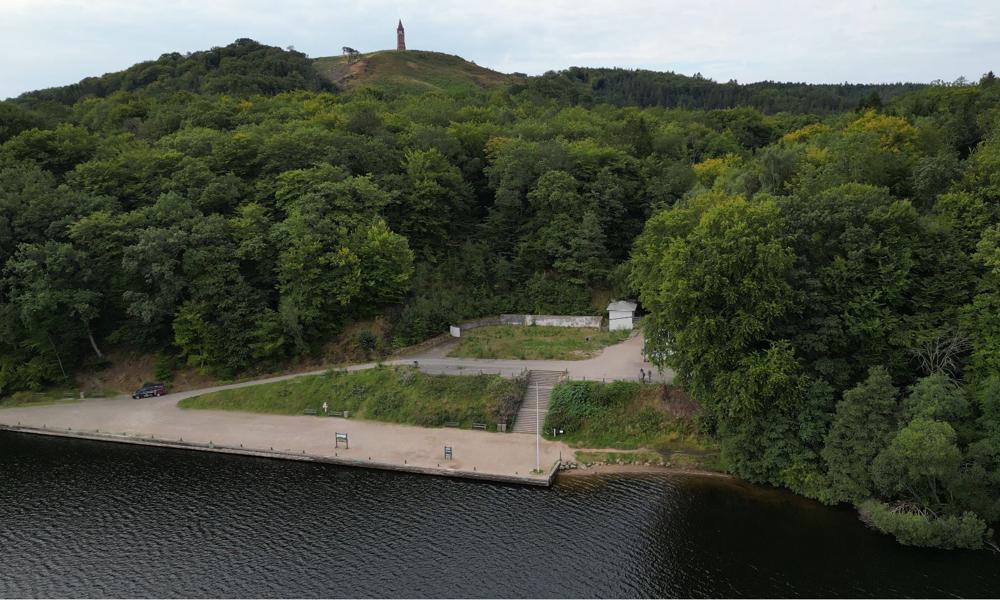 Hotel Julsø var omkring 150 år gammel, da det brændte i 2020. Det har ikke været muligt for den nuværende ejer at realisere planerne om at opføre en ny restaurant eller hotel på stedet. Hotel Julsø var omkring 150 år gammel, da det brændte i 2020. Det har ikke været muligt for den nuværende ejer at realisere planerne om at opføre en ny restaurant eller hotel på stedet.