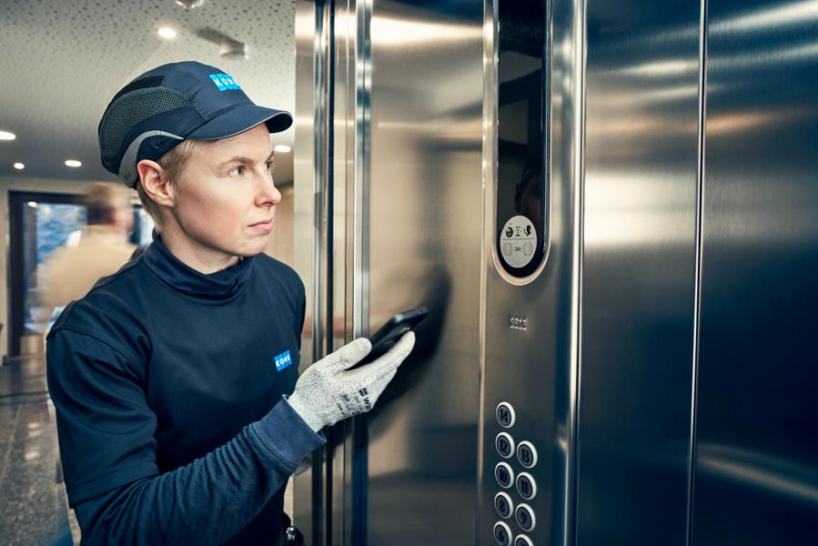 I dag er omkring 38 pct. af vores vedligeholdelsesportefølje forbundet. Det svarer til over 500.000 elevatorer verden over. Hvad tallet specifikt er i Danmark, ønsker Kone ikke at oplyse. I dag er omkring 38 pct. af vores vedligeholdelsesportefølje forbundet. Det svarer til over 500.000 elevatorer verden over. Hvad tallet specifikt er i Danmark, ønsker Kone ikke at oplyse.