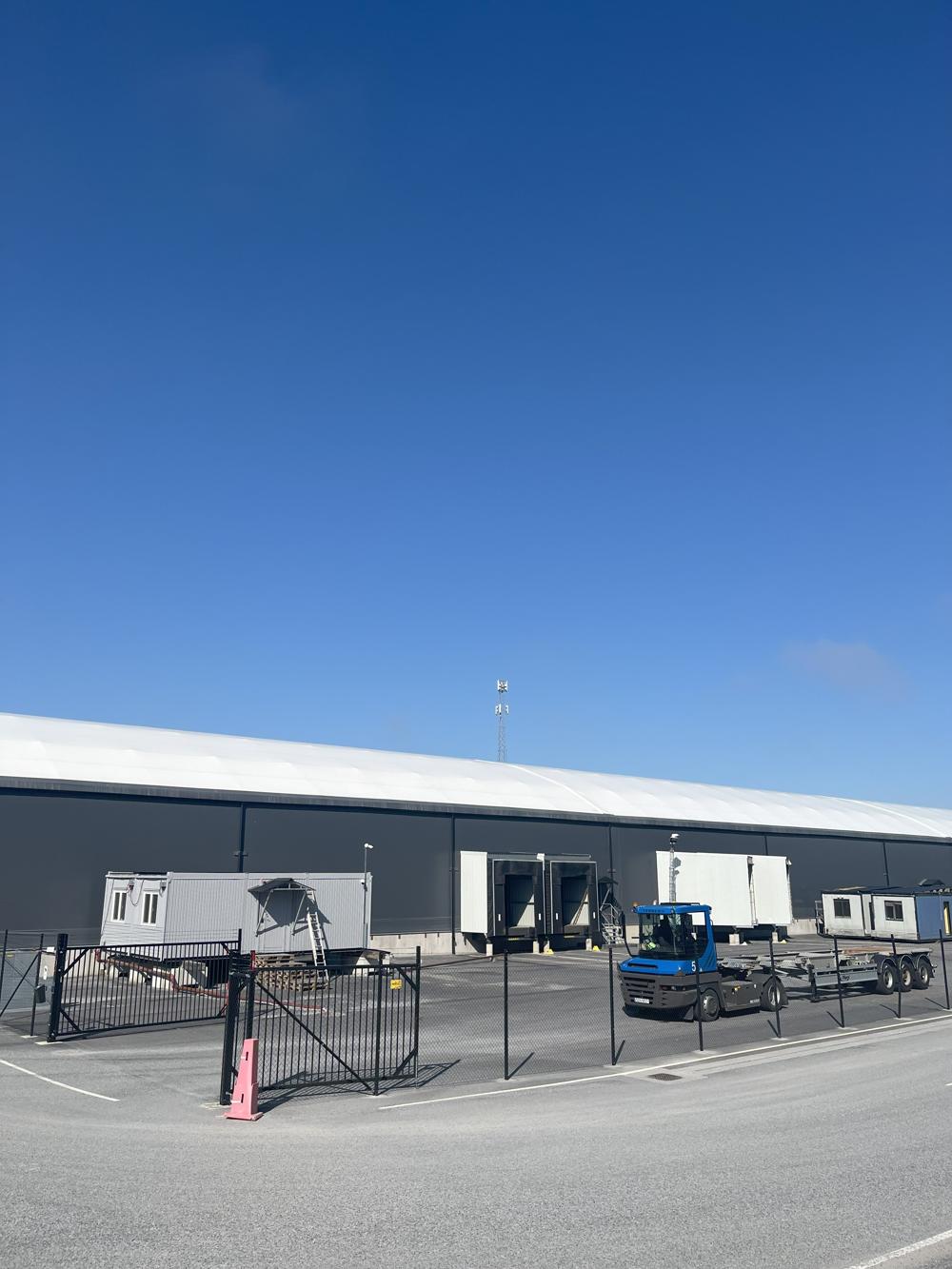 Port of Stockholm har indviet en ny terminal inkl. stort toldlager til opbevaring af varer fra tredjelande. Port of Stockholm har indviet en ny terminal inkl. stort toldlager til opbevaring af varer fra tredjelande.