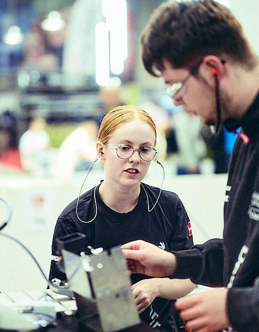 Sofie Nørremark Rasmussen (tv) stiller sammen med makkeren Magnus Holmgaard Jørgensen (th) op i Mechatronics ved Euroskills. Sofie Nørremark Rasmussen (tv) stiller sammen med makkeren Magnus Holmgaard Jørgensen (th) op i Mechatronics ved Euroskills.