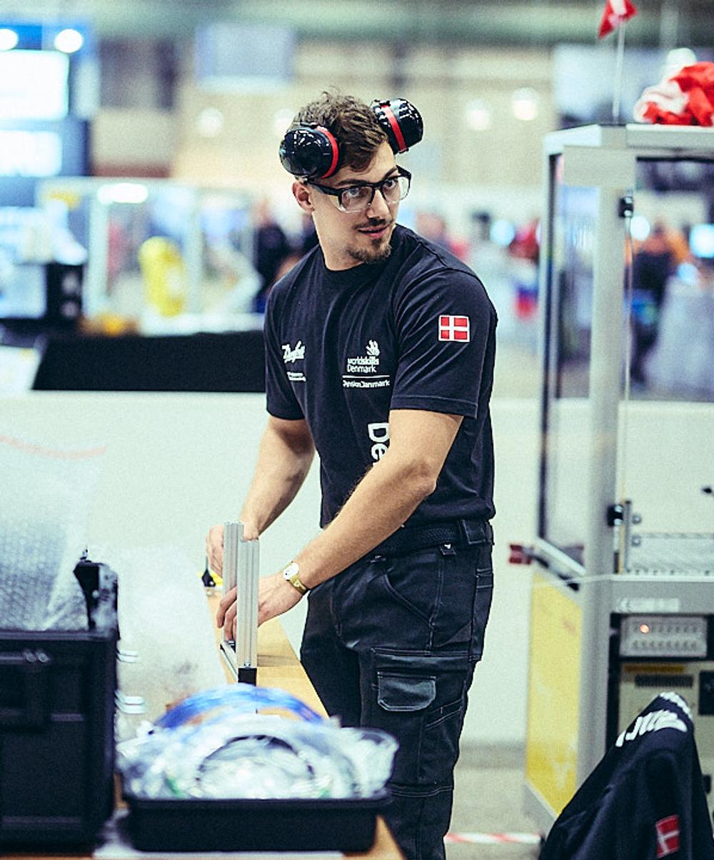 Industritekniker Frederik Dupont Larsen i aktion ved Euroskills i Herning. Industritekniker Frederik Dupont Larsen i aktion ved Euroskills i Herning.