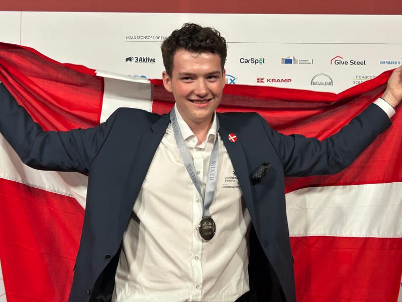 Andreas Fredberg Pedersen fik en sølvmedalje ved Euroskills 2025 i Herning i kategorien plumbing and heating. Andreas Fredberg Pedersen fik en sølvmedalje ved Euroskills 2025 i Herning i kategorien plumbing and heating.