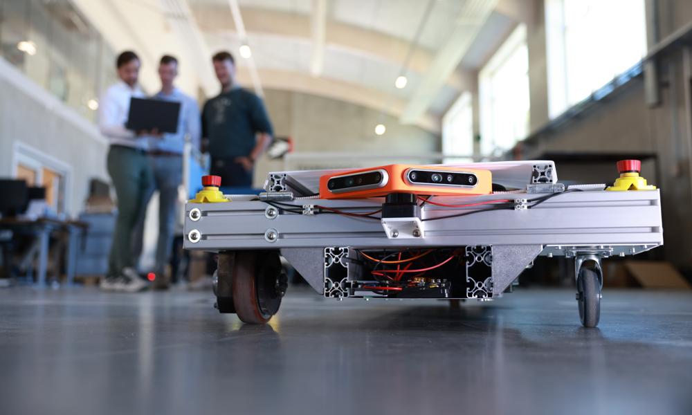 Essential Robotics har udviklet en mobil robot til transport af senge på sygehuse. Essential Robotics har udviklet en mobil robot til transport af senge på sygehuse.