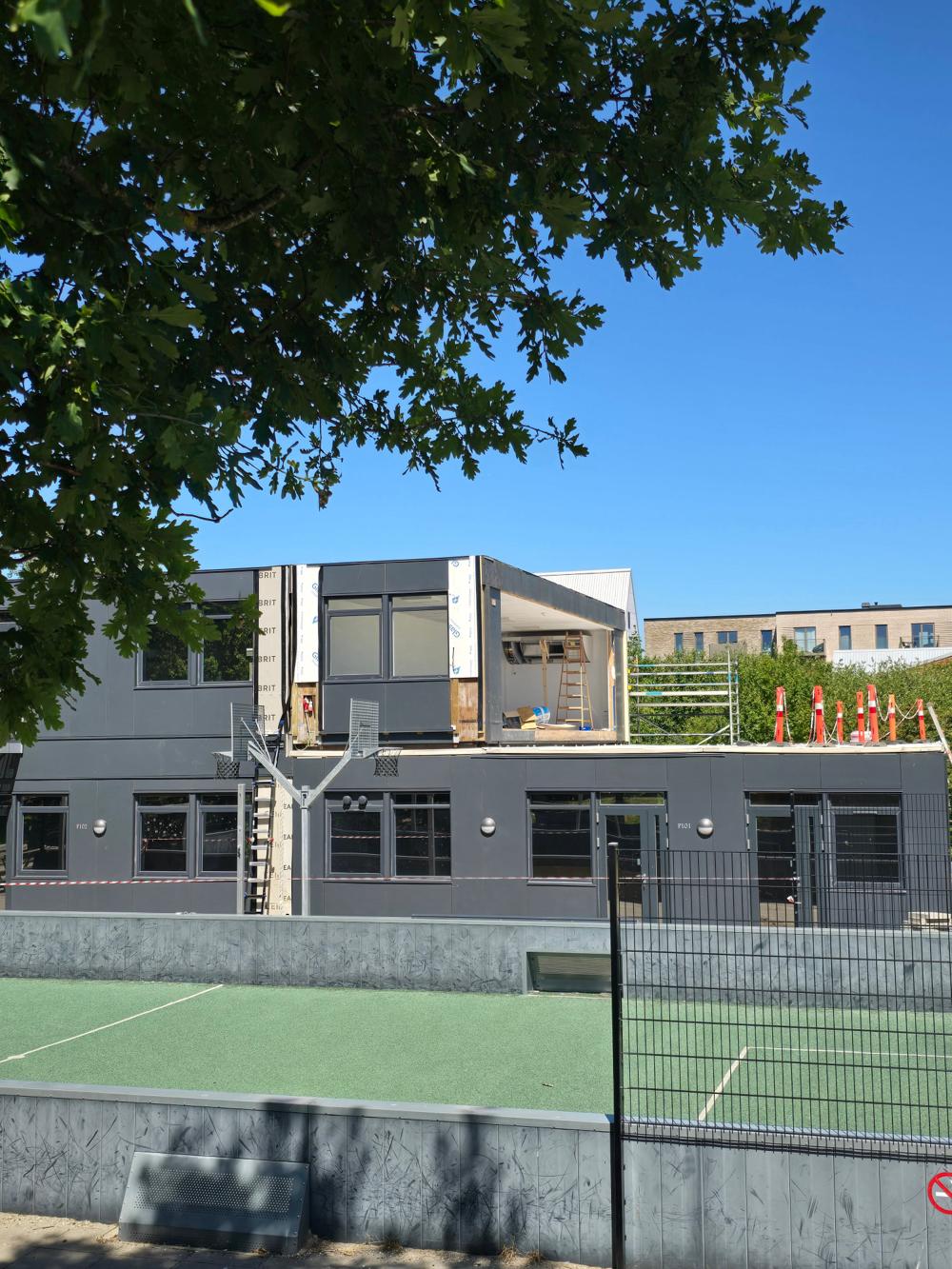 Facility Management er en del af lejeaftalen, hvor service og vedligeholdelse af tekniske komponenter som ventilation, varmepumpe og VVS-installationer varetages af ABC Pavilloner. Facility Management er en del af lejeaftalen, hvor service og vedligeholdelse af tekniske komponenter som ventilation, varmepumpe og VVS-installationer varetages af ABC Pavilloner.