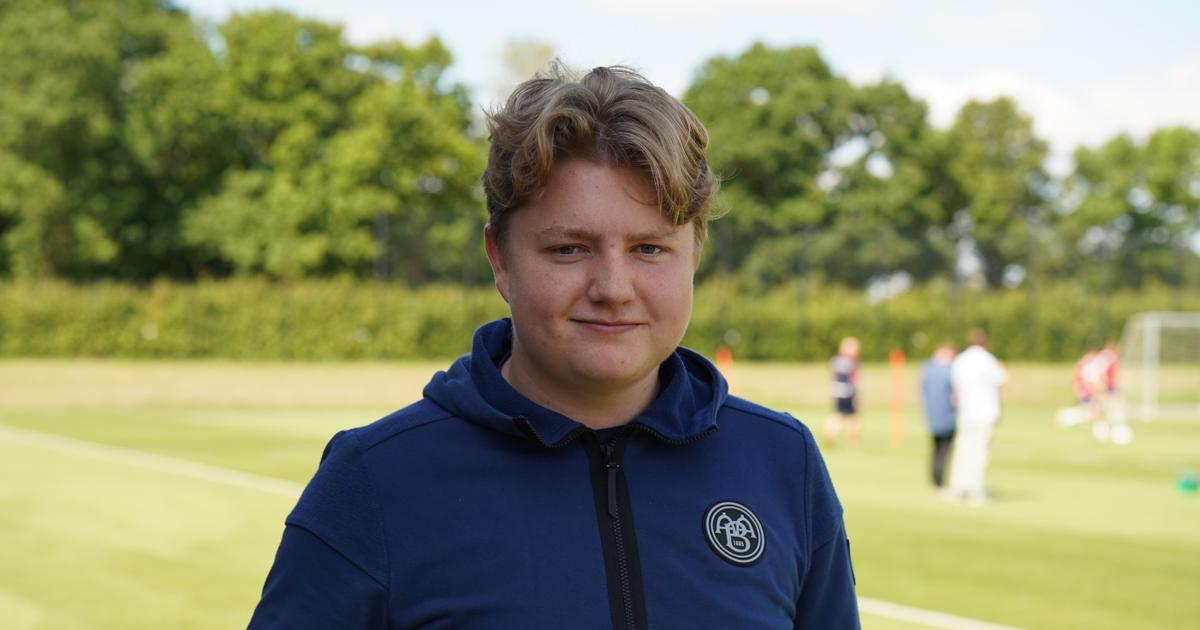 Strudsen Rasmus Rasmus fejrede sin studenterhue med at træffe sit livs største ...