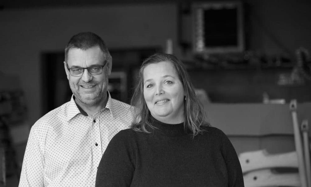 Bernstorffsminde Møbelfabrik blev overtaget af familien Sundberg i 1986. Her er det Morten og Mette Sundberg. Bernstorffsminde Møbelfabrik blev overtaget af familien Sundberg i 1986. Her er det Morten og Mette Sundberg.