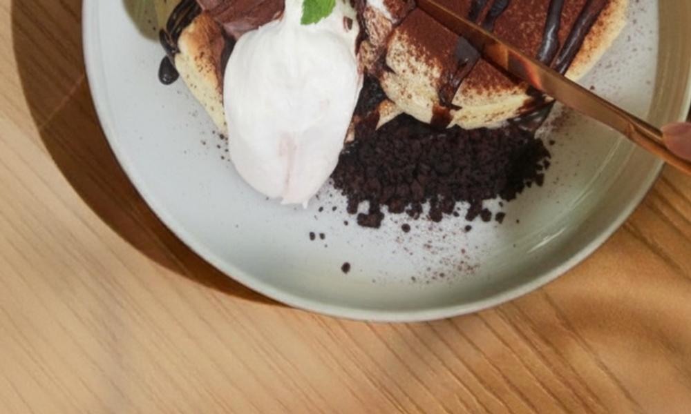 De japanska pannkakorna på Fluffy House är fluffiga som suffléer. De japanska pannkakorna på Fluffy House är fluffiga som suffléer.