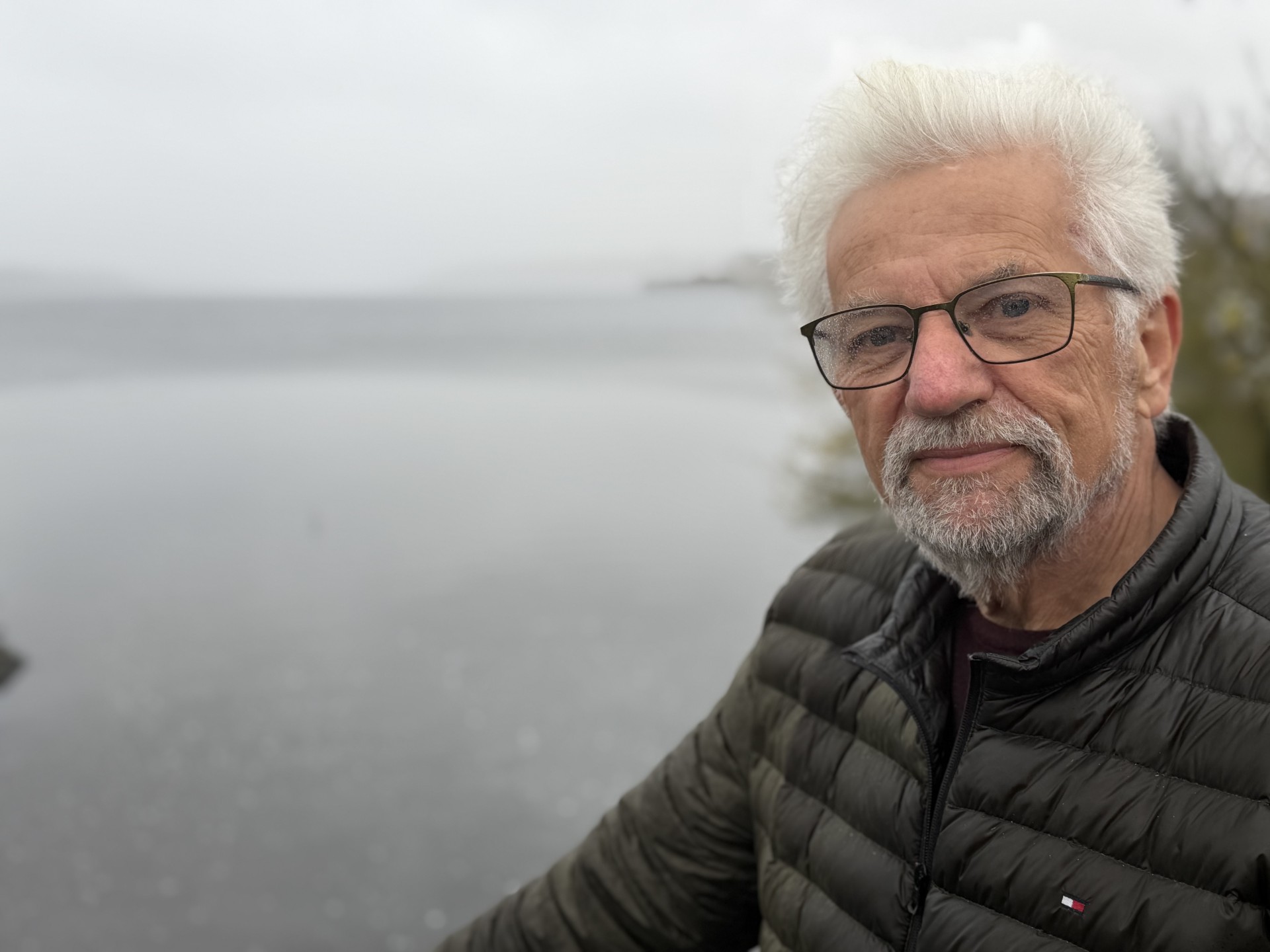 Mikael sad på havnen den dag, fiskene døde