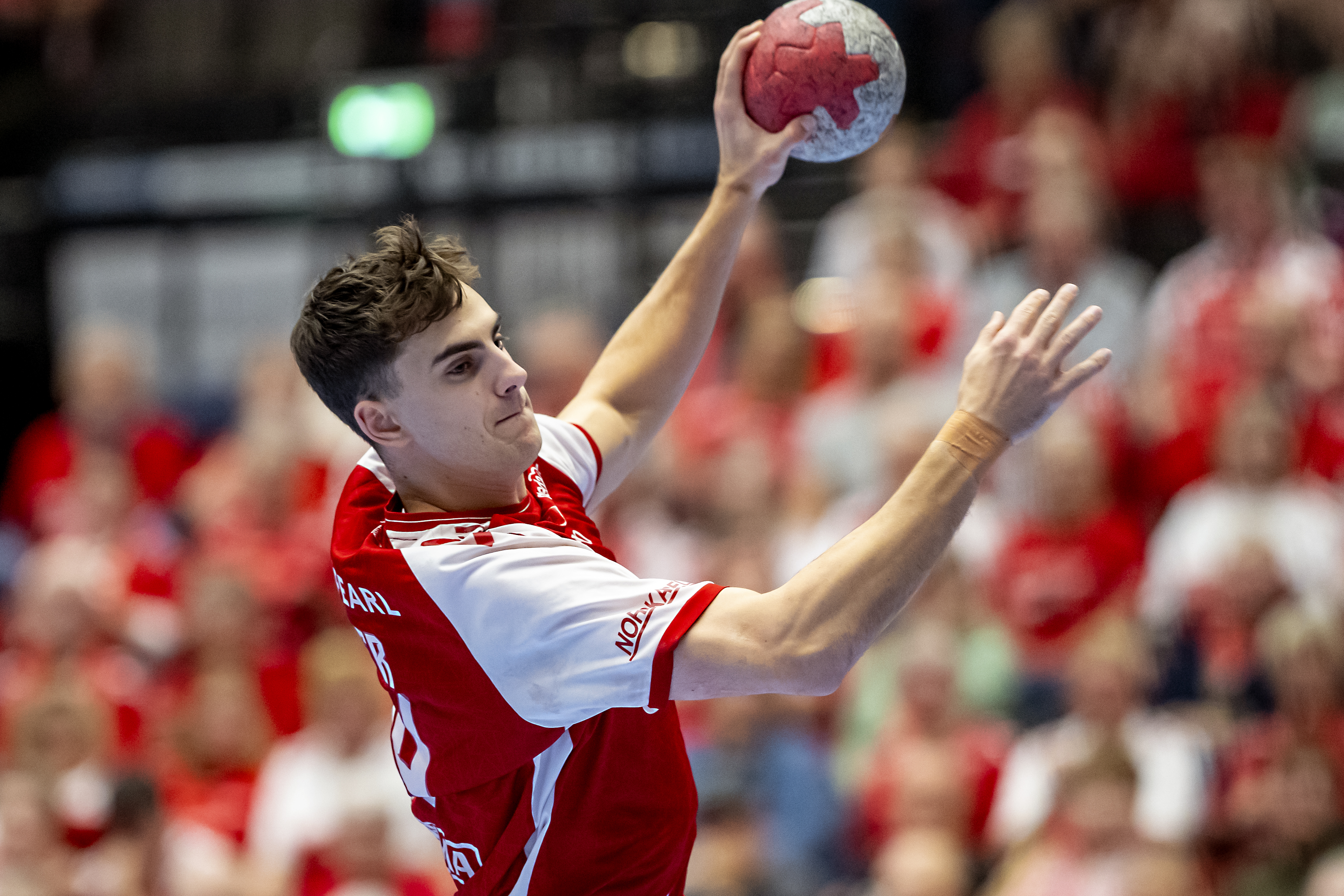 Aalborg kan vinde grundspillet mod bundhold: Følg kampen og stil spørgsmål