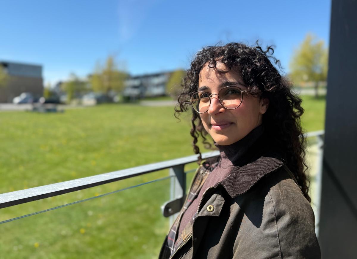 Sara kendte ikke sine naboer. I dag bor hun et sted, hvor det er svært ...