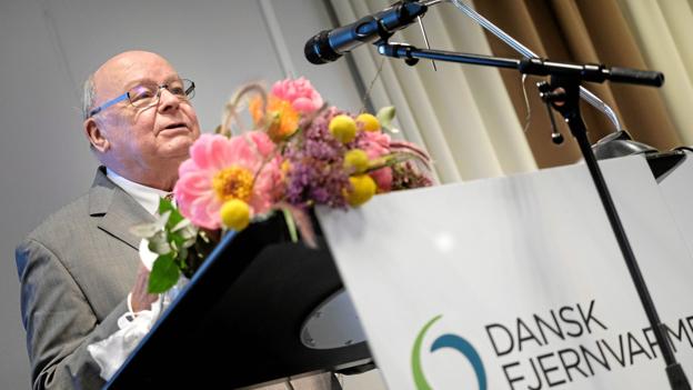 Da Uffe Bro efter 25 år som formand for Dansk Fjernvarme forlod posten, blev han hædret med titlen æresmedlem. Arkivfoto: Jesper Voldgaard