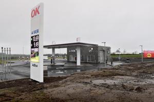 Slut med monopol på brændstof i Haverslev: Ny tankstation taget i brug