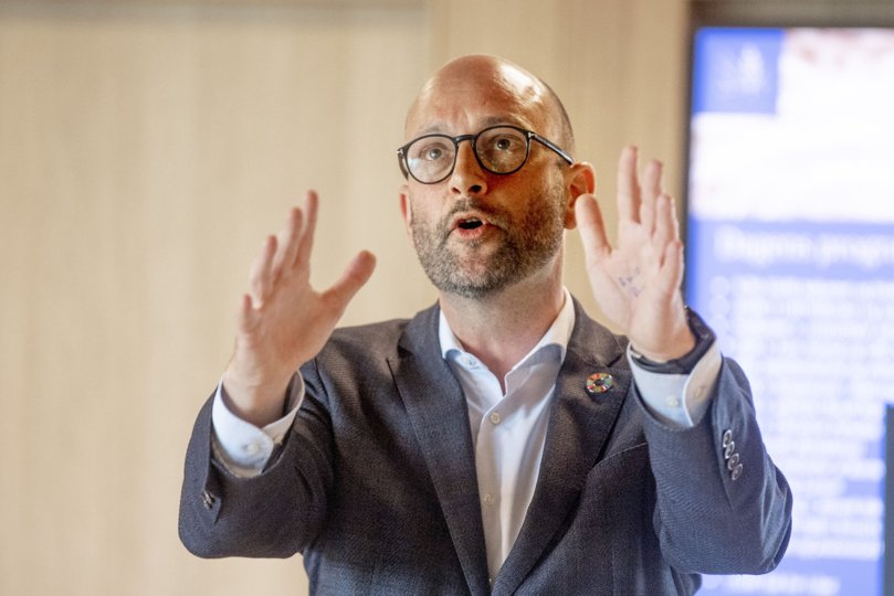 Rasmus Prehn havde egentlig i første omgang meldt fra til åbningen. Men en aflyst studenterfest banede vejen til, at han alligevel kunne komme et smut forbi Kornets Hus, som ministeren ser et stort potentiale i. Foto: Henrik Louis <i>Foto:Henrik Simonsen</i>