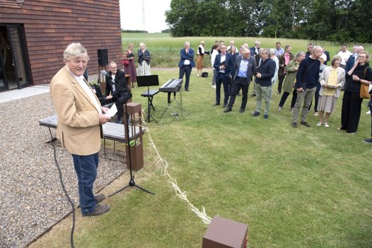 En stor dag for Jørn Ussing Larsen - efter adskillige års kamp kunne han mandag klippe snoren til Kornets Hus. <i>Foto:Henrik Simonsen</i>