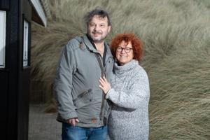 Tyske Gabriele og Andreas blev viet i Løkken: Nu er de taget tilbage til kærlighedens begyndelse