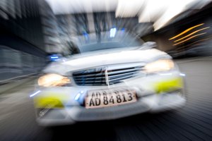Dramatisk biljagt på motorvej: 22-årig ræsede forbi videopolitibil