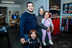 Har åbnet skrædder i Thisted: Abdel og Alaa drømmer om en fremtid i Danmark