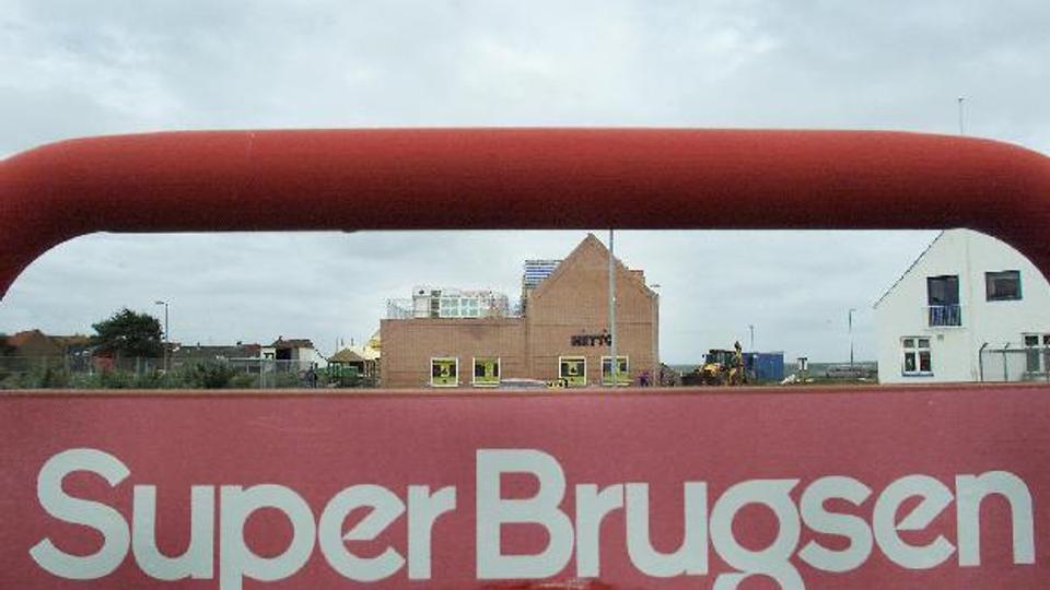 SuperBrugsen i Løgstør mistede søndag aften en del af dagens omsætning, da en mand godt en time før lukketid uden at true snuppede et større beløb fra et kasseapparat. Arkivfoto