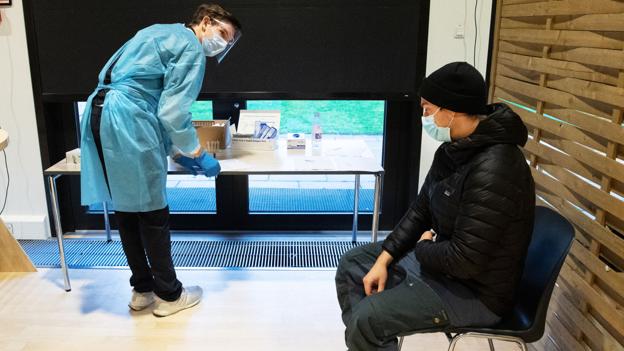 Mathias Bilgram og familien går efter søndagens lyntest i selvisolation for at være helt sikre på at møde op til den planlagte nytårsaften i sommerhuset i Lønstrup uden risiko for at smitte de andre.