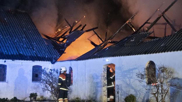 Gårdbrand på Fuglsangsvej 9 ved DybvadFoto: Kurt Bering <i>Kurt Bering</i>