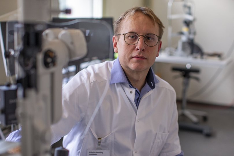 Kristian Aasbjerg Andersen, øjenlæge i Aars, undrer sig over, at han som suppleant pludselig ikke kan være med til møder i Samarbejdsudvalget for Speciallæger i Region Nordjylland. Foto: Martél Andersen