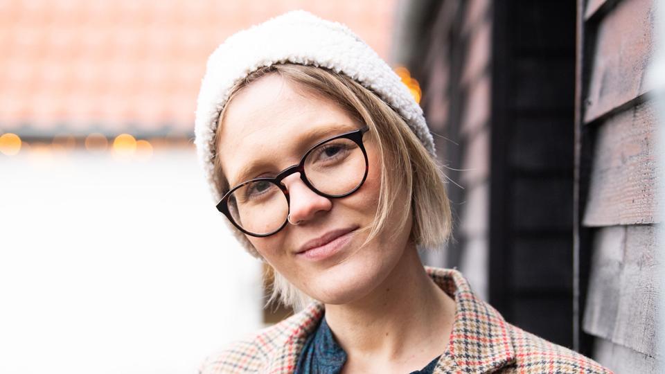 - Når jeg møder et andet menneske, som har et ekstraordinært talent, kan jeg godt få lyst til at røre ved det - i håb om, at noget bliver overført. Sådan har jeg det nok med Jørn Utzon, siger Line Nørskov Eriksen. Foto: Kim Dahl Hansen