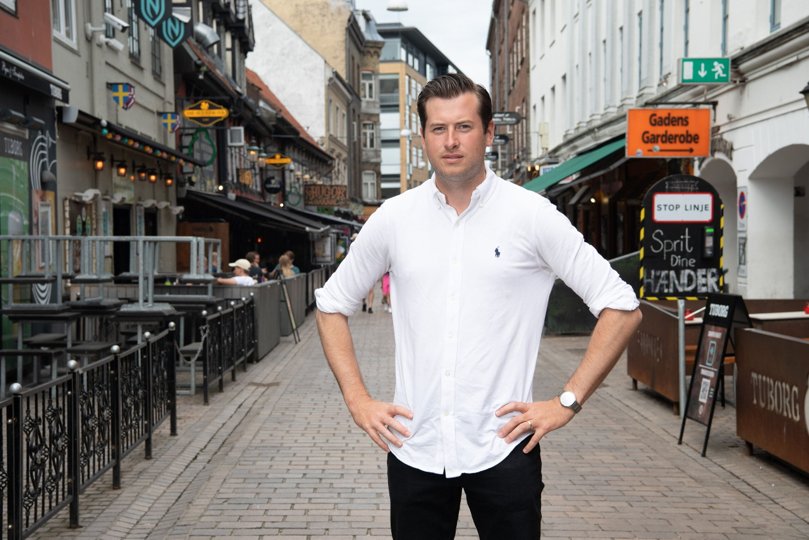 Kristoffer Hjort Storm, kommunikationschef i Rekom og byrådsmedlem for Dansk Folkeparti, mener, det var den forkerte beslutning at lukke gaden i starten i juni. Foto: Bente Poder