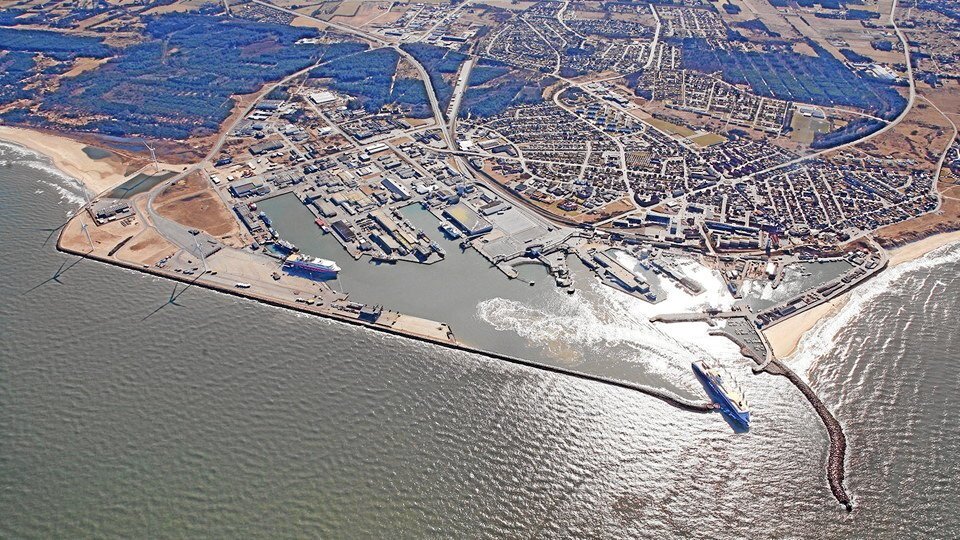 Indsejlingen til Hirtshals Havn er for smal og det skal havneudvidelsen råde bod på.
