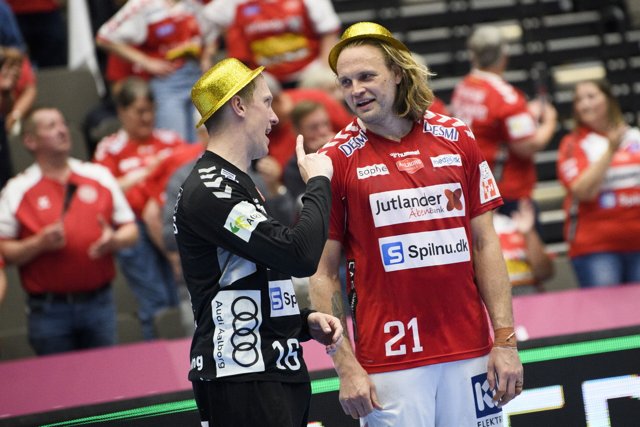 Henrik Møllgaard (t.h.) har sammen med Mikael Aggefors været to af sæsonens helt store oplevelser på Aalborgs hold. Foto: Henrik Bo
