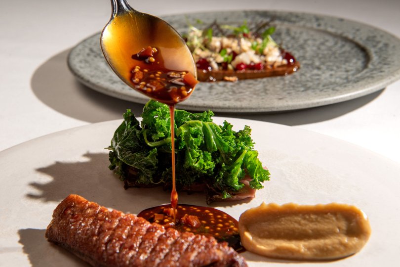 To smukke hovedretter fra Restaurant Uafhængig i Hobro. Foto: Henrik Louis