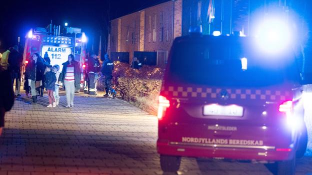 Naboer fik alarmeret Nordjyllands Beredskab, der nåede frem tids nok til at forhindre branden i at udvikle sig. Foto: Torben Hansen
