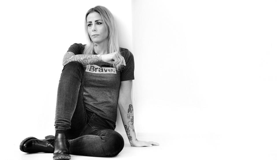 I dag er Anja kendt for sit hårde arbejde og store succes. Men bag ligger en lang fortælling om en tid, hvor Anja måtte redde sig selv. Foto: Torben Hansen