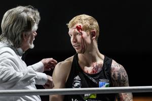 Blodige juletæsk i Pandrup: Keller sejrede i comeback til ringen