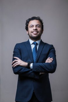 Hany-Tarek-El-Nabarawy, 38 år, fra Cairo, tog aktivt del i Det Arabiske Forår, men de manglende politiske resultater var så stor en skuffelse for ham, at han i stedet kastede al sine energi ind i at sikre ordentlige arbejdsforhold for sine medarbejdere. I den forbindelse fik han træning i implementeringen af ændringer af Dansk Industri. Fotos: Martin Thaulow og Nicola Lanciotti - Good People <i>Photo by Martin Thaulow & Yusuf</i>