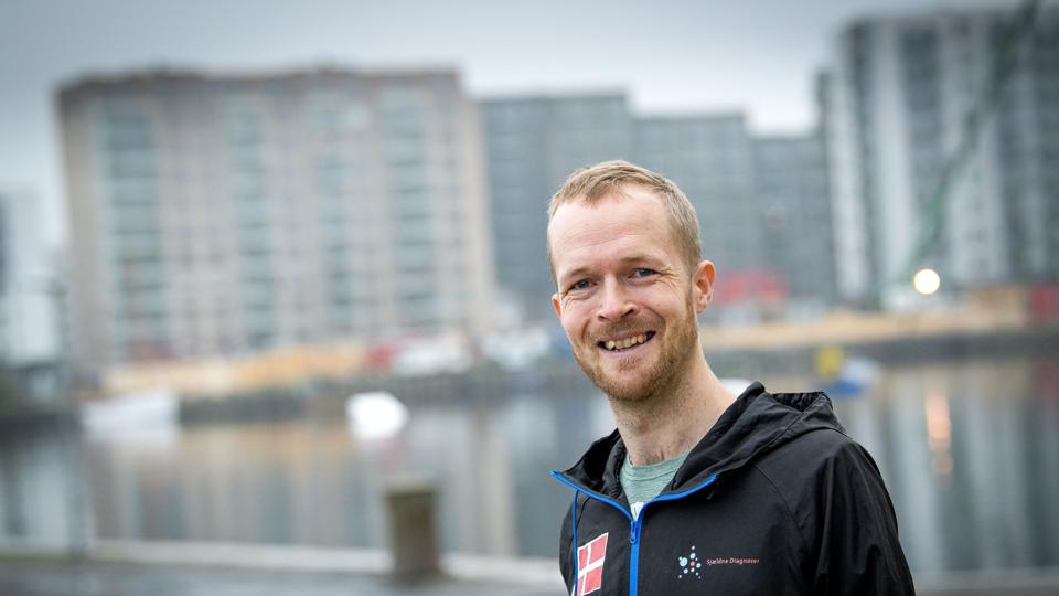 Almindelige mennesker aner ikke, hvor priviligerede, de er. Det tænker jeg tit over, siger Casper Østergaard. Foto: Bo Lehm <i>Bo Lehm</i>