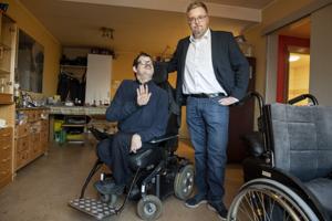 Kim kæmper mod systemet fra sin kørestol: Nu skaffer han punkterfri dæk til alle