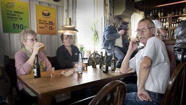 West-End Bar i Vestbyen i Aalborg var kendt for lave priser og et uformelt miljø. Ikke meget blev forandret her gennem tiderne. Foto (2007): Ajs Smed Nielsen