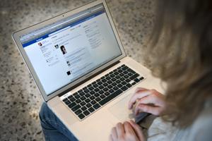 Kvinde mistede fleksjob efter Facebook-overvågning