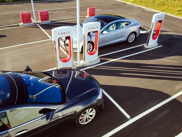 Den første V3-Supercharger ladestation blev åbnet i Ikast i 2020. PR-foto.