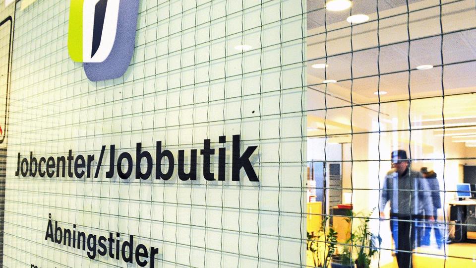 Op mod 1000 dagpengemodtagere i Aalborg står til at miste deres indtægt næste år. Det viser nye tal fra landets jobcentre.