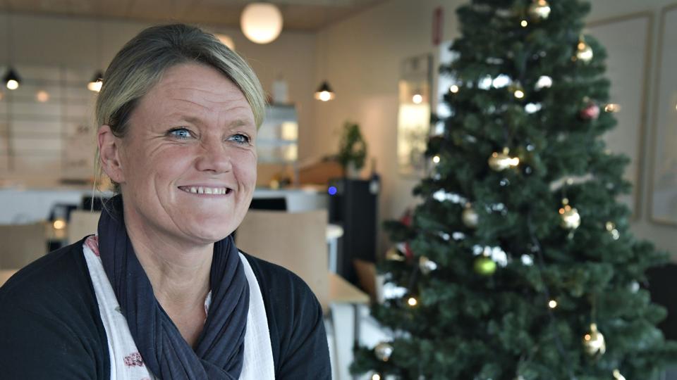 Dorte Porsmose er en social enmandshær, der lever for at hjælpe socialt udsatte - blandt andet via en julefrokost, som i år skal holdes her i støttecentret på Kalkværksvej. Den indsats har hun nu fået en pris for. <i>Bent Bach</i>