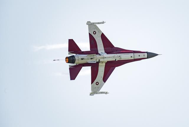 Det er show på højeste plan og et svært, teknisk niveau, når F-16-piloterne træner. Arkivfoto: Claus Søndberg