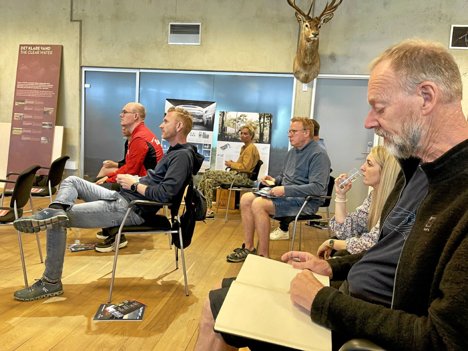 Deltagerne lyttede koncentreret. Foto: Helge Søgaard