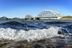 Kranbil ramte Aggersundbroen