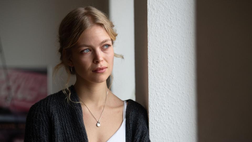 Linda Marí Josefsen har skrevet sange siden barnsben. Liveerfaring og samarbejder med andre musikere i Aalborg har de seneste år formet hende som kunstner. Foto: Bente Poder
