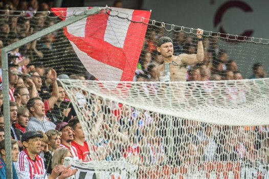 AaB mødte søndag AGF i 3F Superligaen, og for første gang i 17 måneder var der hele 8000 tilskuere på Aalborg Portland Park. Foto: Martin Damgård