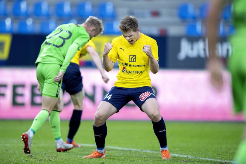 Mikkel Mejlstrup Pedersen og holdkammeraterne kunne fredag glæde sig over, at nedrykningsfaren blev endegyldigt elimineret. Arkivfoto: Lars Pauli <i>Foto: Lars Pauli</i>