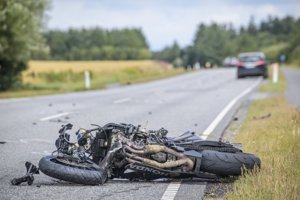 47-årig kvindelig motorcyklist dræbt i trafikulykke