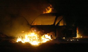 Forulykket bil brød i brand - men ejeren var pist væk